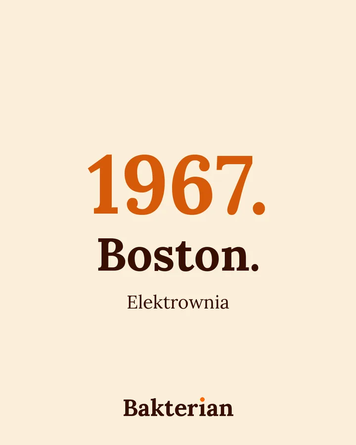 Grafika z Bakterianem. Napis: 1967. Boston. Elektrownia.